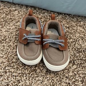 Carter’s size 5 boys deck shoes